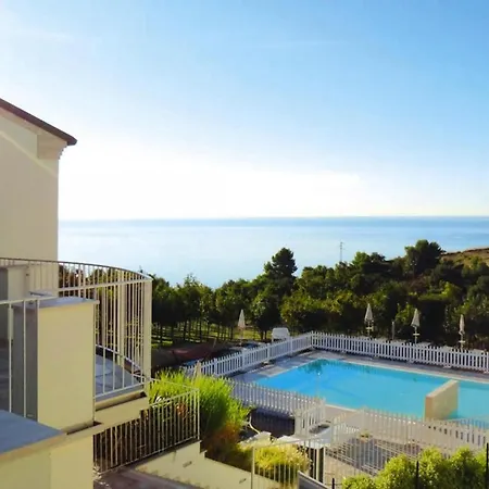 In With Sea View & Pool Apartman Pedaso
