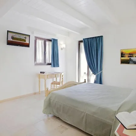 In With Sea View & Pool Apartman *