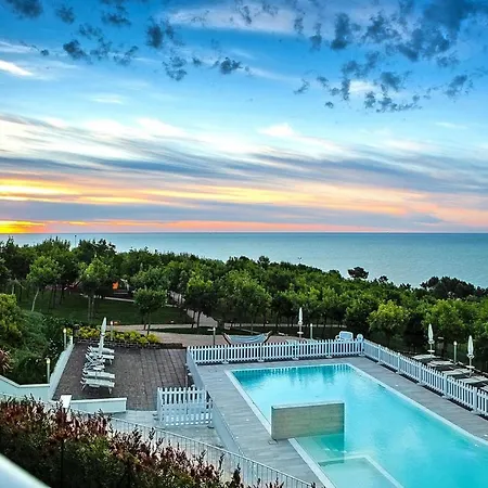 In With Sea View & Pool