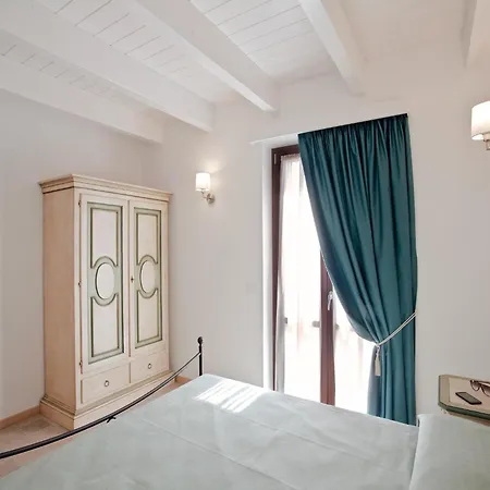 In With Sea View & Pool